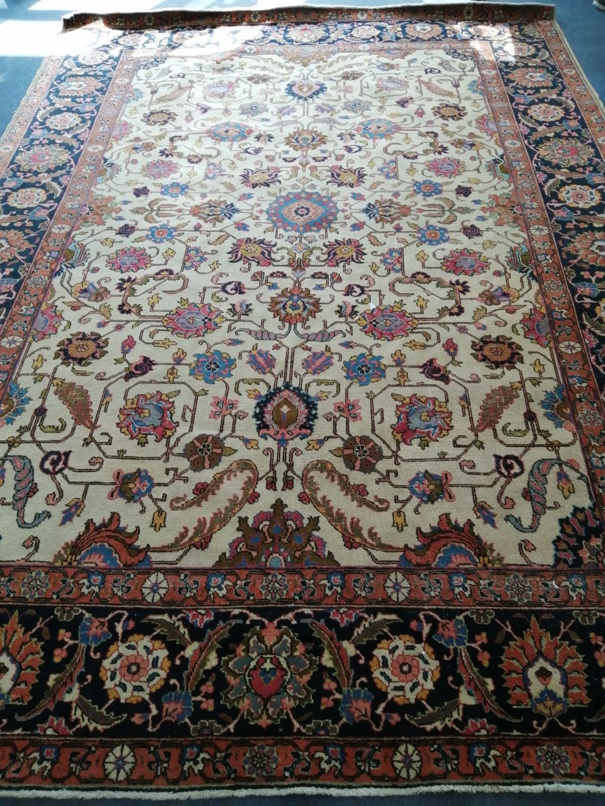 A Heriz ivory ground carpet, 326 x 237cm